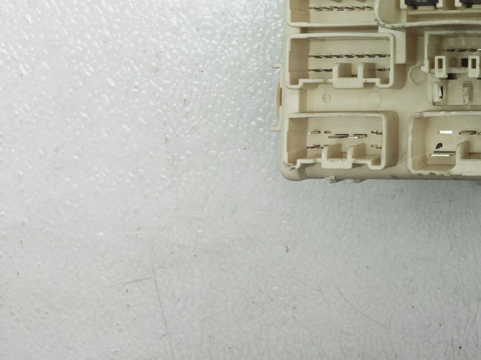 Caja de fusibles interior Lexus Is300 2002-2005 3,0 L cabina 82731-53021 fabricante original Foto 4 de 4