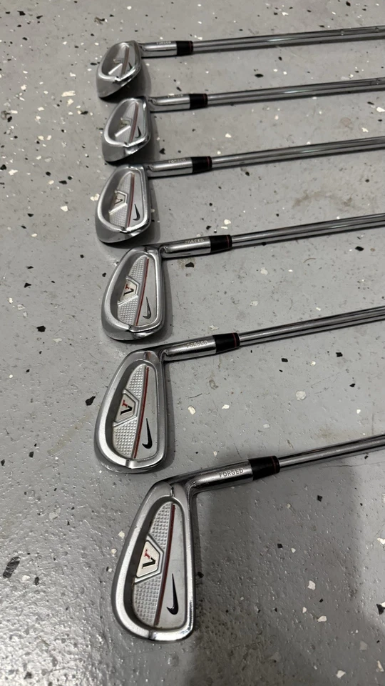 Juego de hierros para palos de golf Nike Victory rojo forjado cavidad dividida 3-PW RH Foto 2 de 4