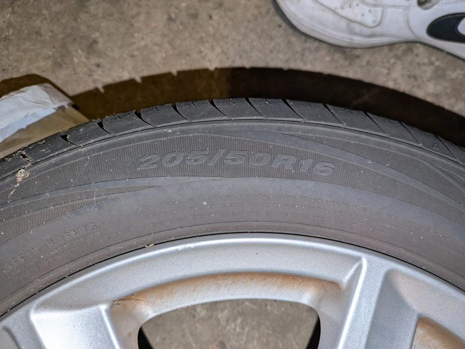 Enzo Alufelgen mit Sommerreifen 205/50 R16 (DOT 4719) - Bild 3 von 4