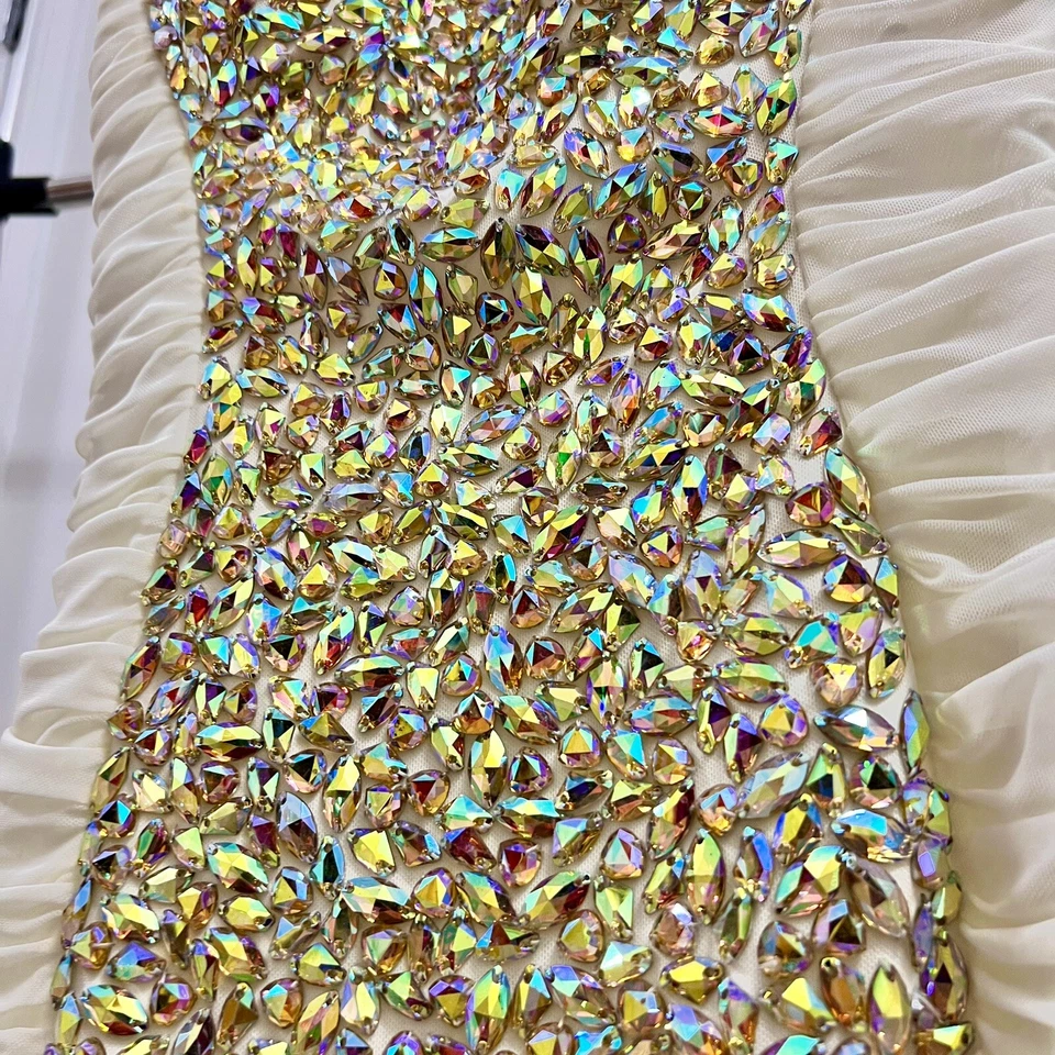 Vestido Forever Único Jovani Aspecto Fruncido Blanco Cristales Estrás Bodycon Foto 3 de 4