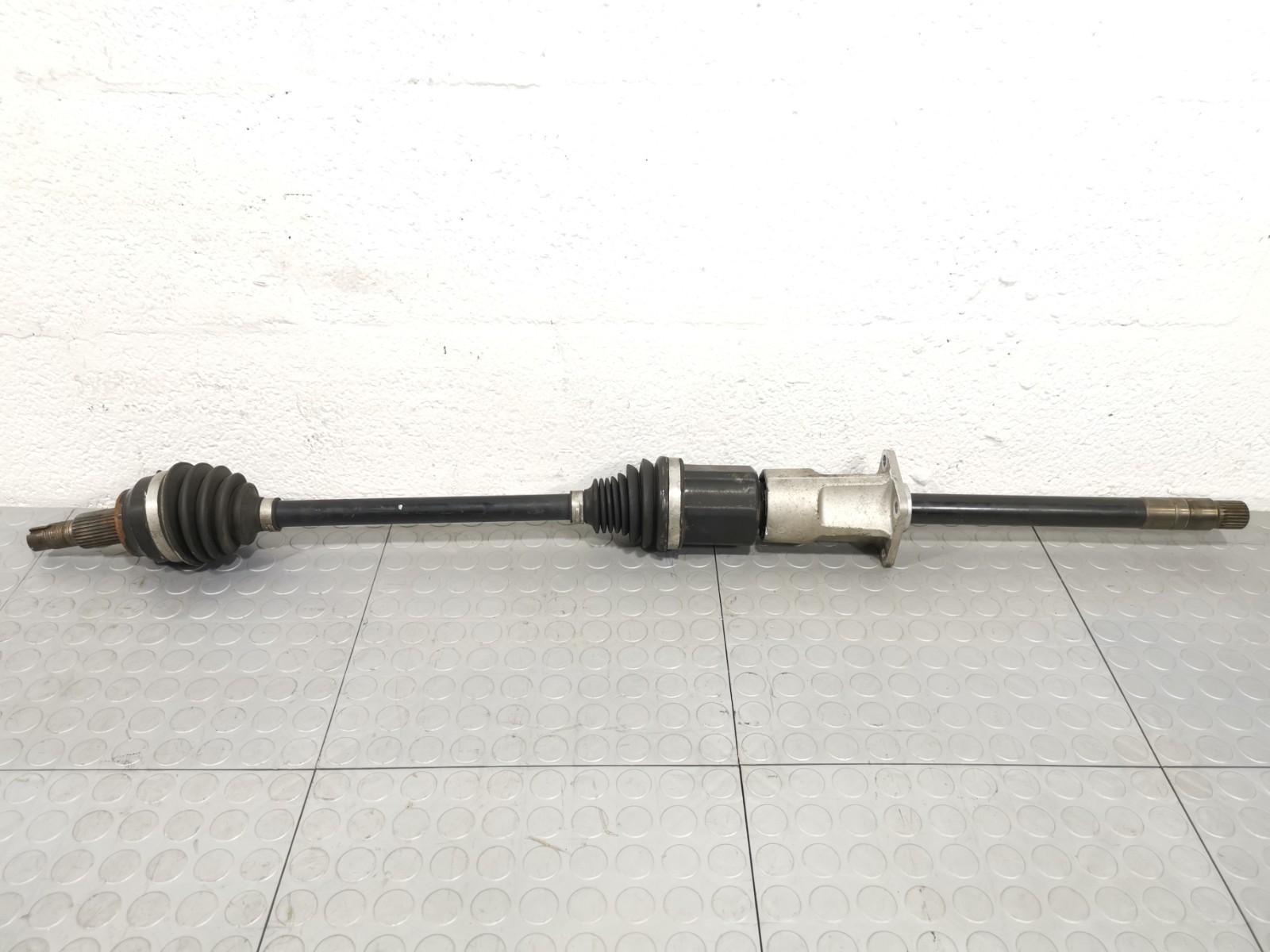 Maserati Levante 2017 AWD AUTO 3.0 L Front Left Drive Axle Shaft 670175271 OEM