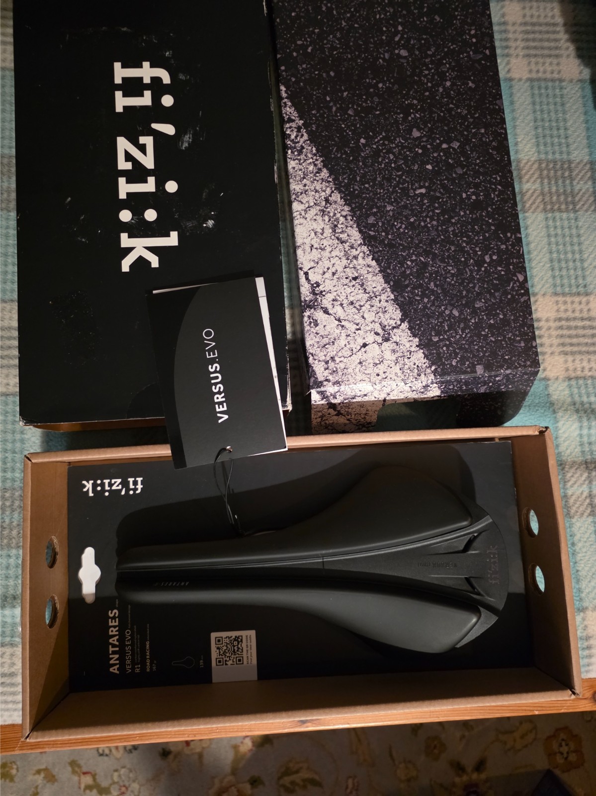Fizik Antares R1 Versus EVO Bike Saddle (139mm, Carbon Rail) - New in Box