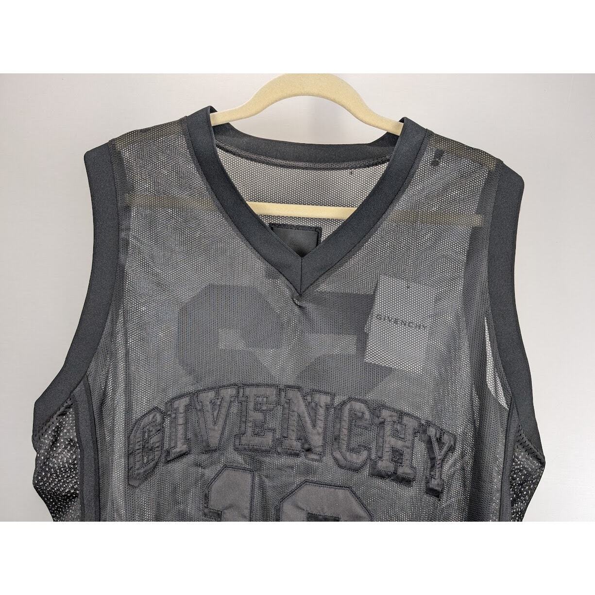 Givenchy T-Shirt in Black  BNWT XL image 6