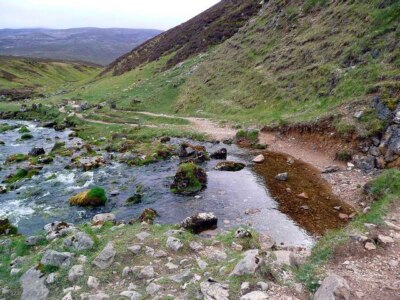 Foto 6x4 Fuaran Allt nan Uamh Ein bedeutender Fluss scheint gerade zu sprudeln c2009
