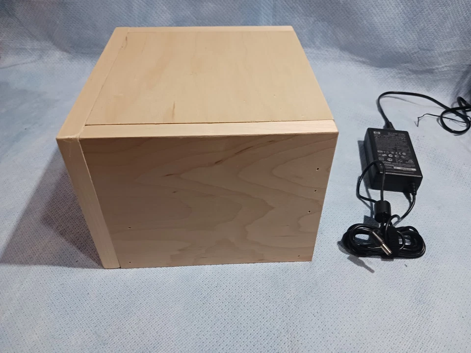 Computer in Wood Box Windows 10 with WiFi - Image 2 of 4