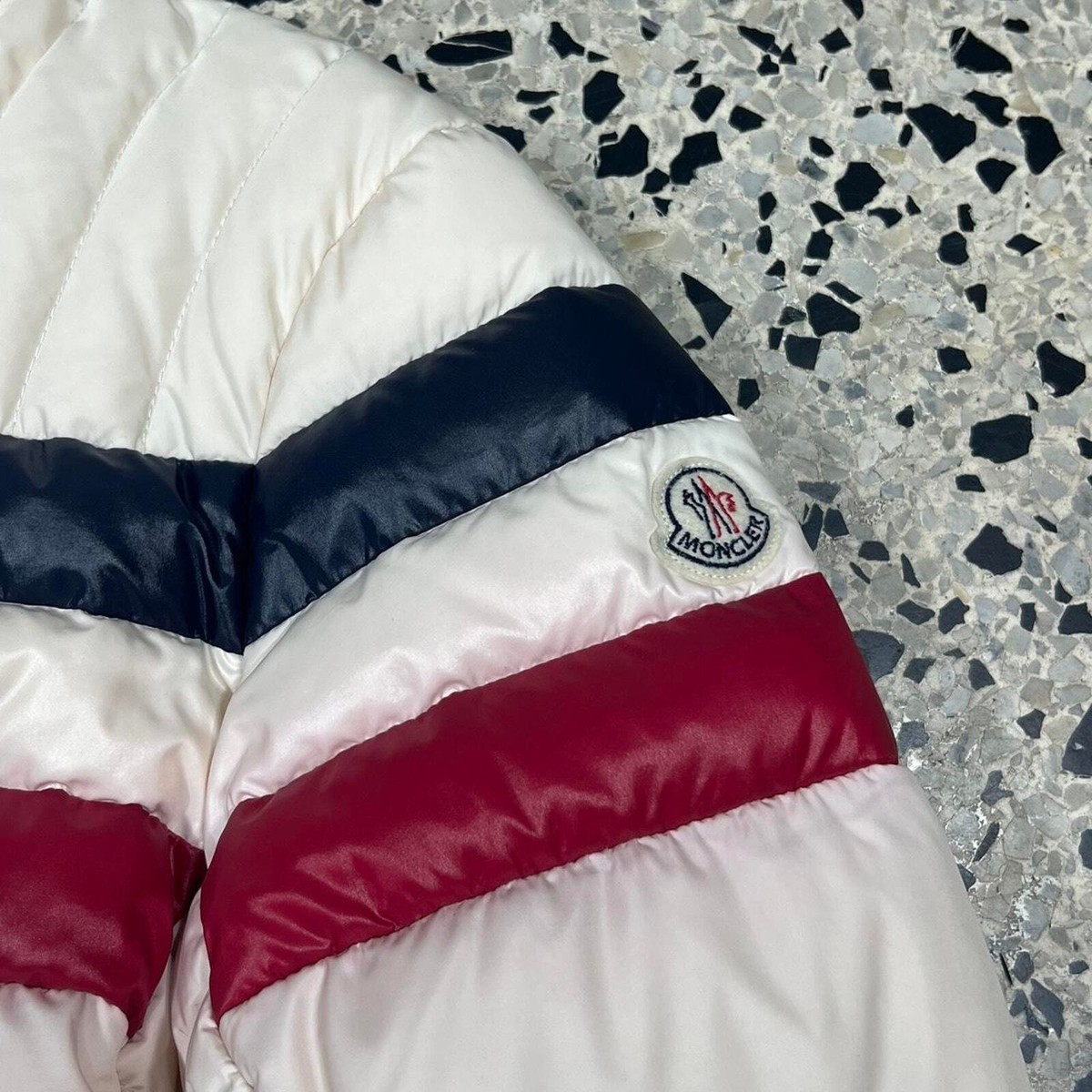 MONCLER モンクレール　マフラー白　青　赤 moscarf_1.jpg