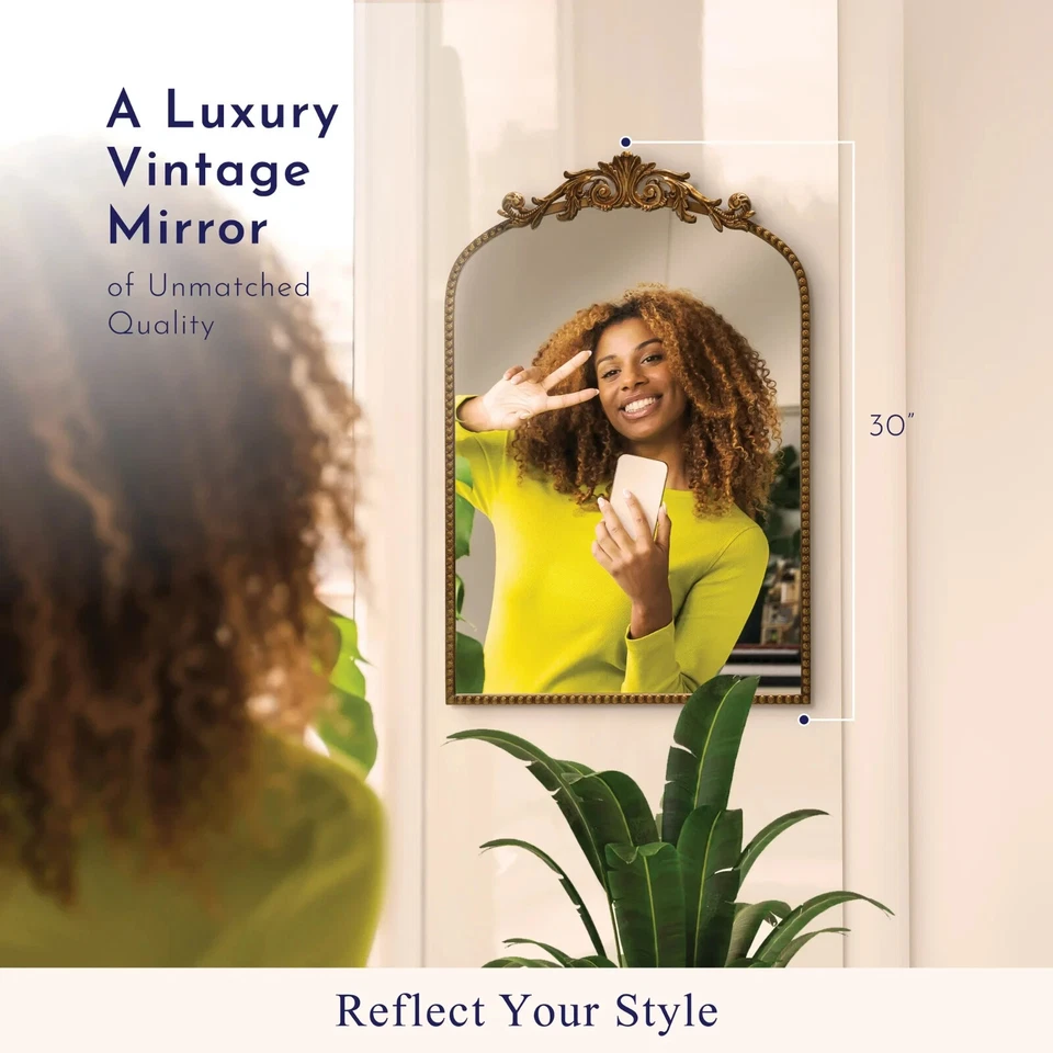 Espejo de pared de metal con arco de filigrana de 20" x 30" decoración en dorado Foto 2 de 4