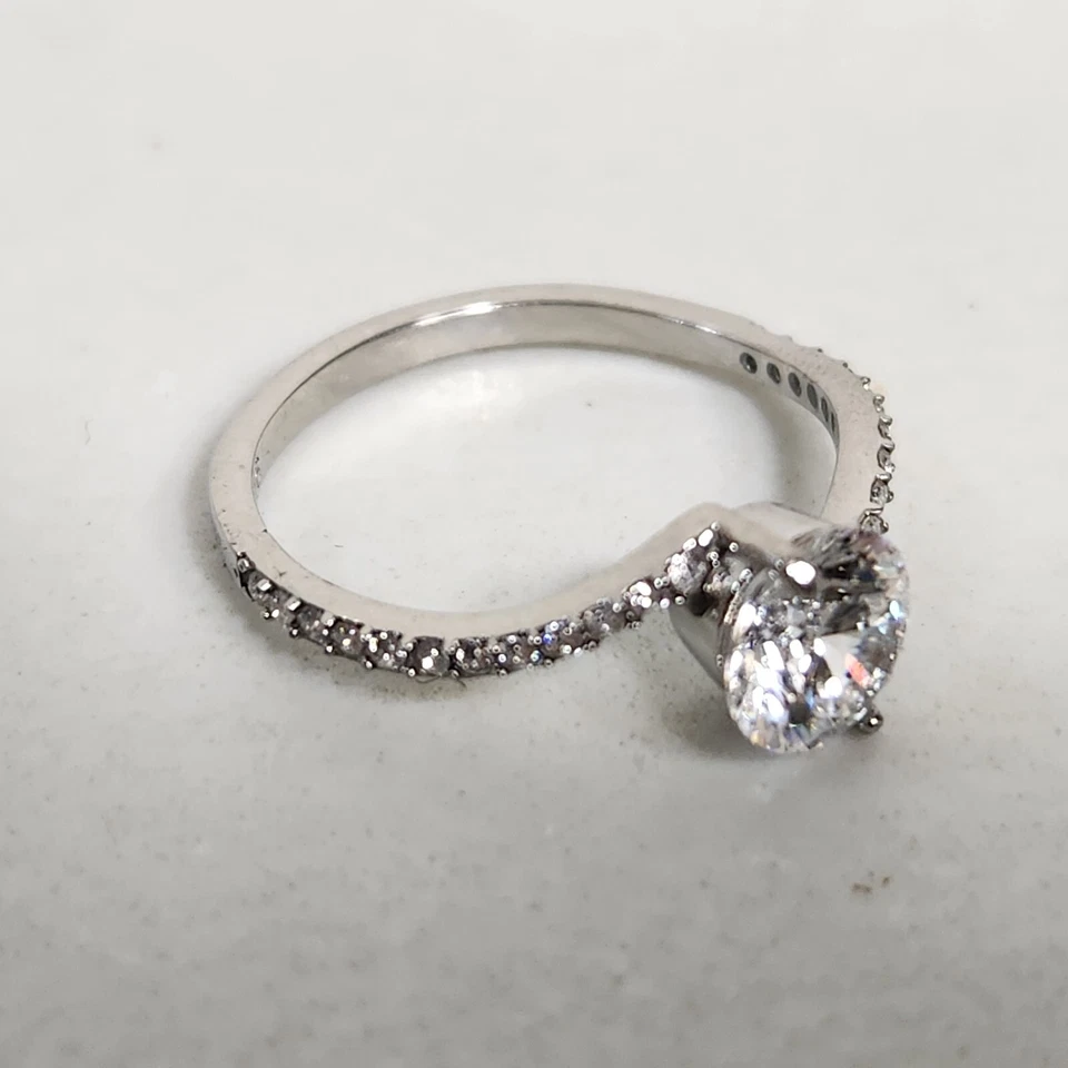 Круглое кольцо с бриллиантом 0,75 карата из нержавеющей стали с белым сапфиром размер 5 - Изображение 3 из 4