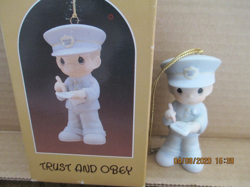 Precious Moments 1986 Ornament Trust and Obey Policeman 102377
