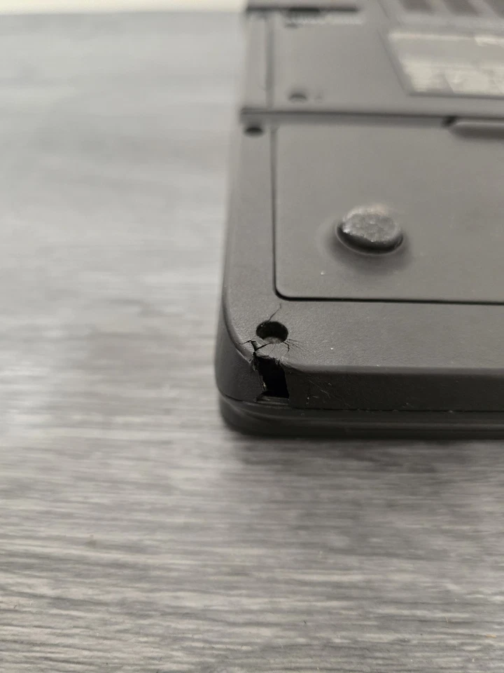 Dell Vostro 1000 15.4" Laptop - AMD Sempron, 2GB, 80GB, Windows XP SP3 - Image 4 of 4