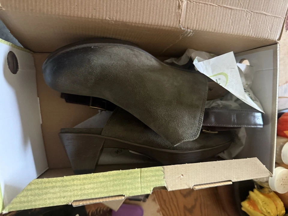 NAOT size 42 "Upgrade Style" Pecan Brown NEW IN BOX CLOGS/MULES - Image 4 of 4