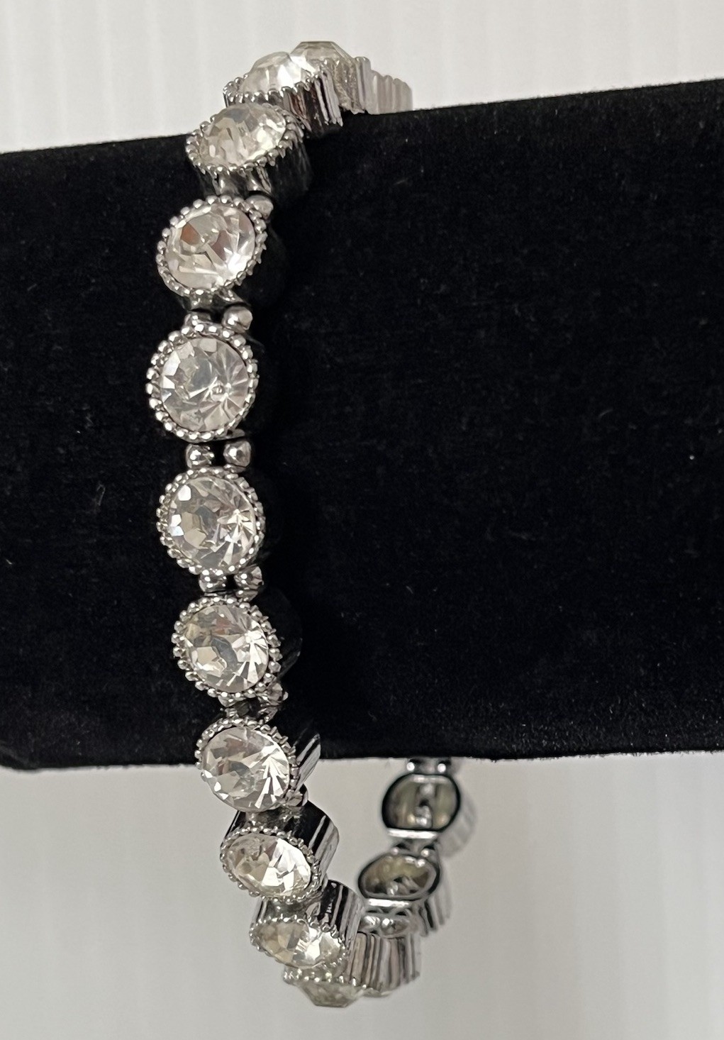 Large Round White CRYSTAL RHINESTONE 9” Stretch Tennis BRACELET Silvertone