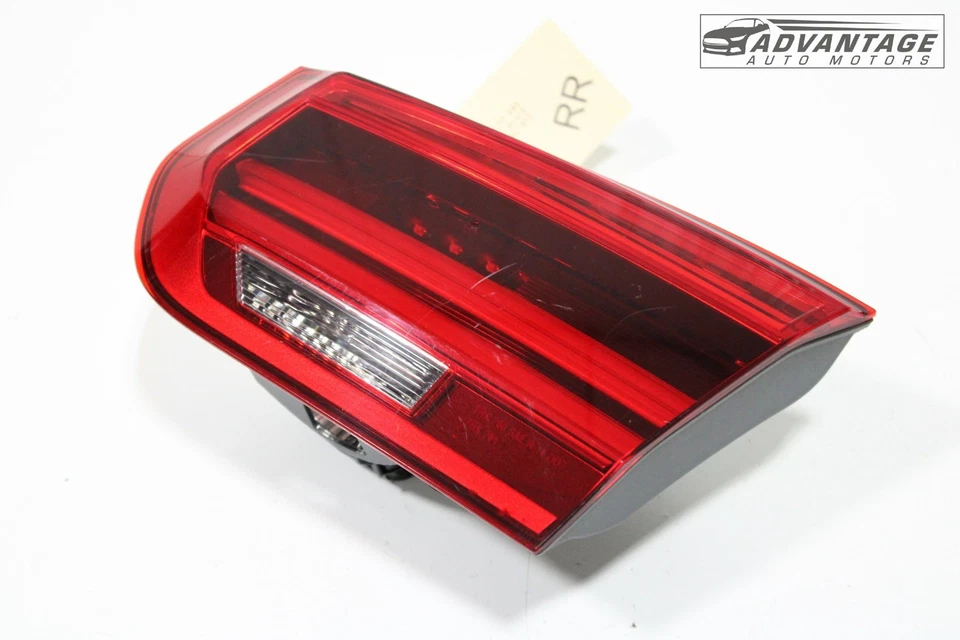 BMW 320I XDRIVE 2016-2018 LUZ TRASERA INTERIOR TRASERA LED OEM Foto 3 de 4