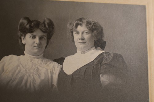 UGLY Women With Great Hair Cabinet Card - Picture 2 of 4