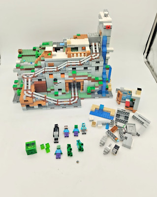 LEGO 21137 Minecraft The Mountain Cave RARE Large Cave Mountain Cave Animals Figures