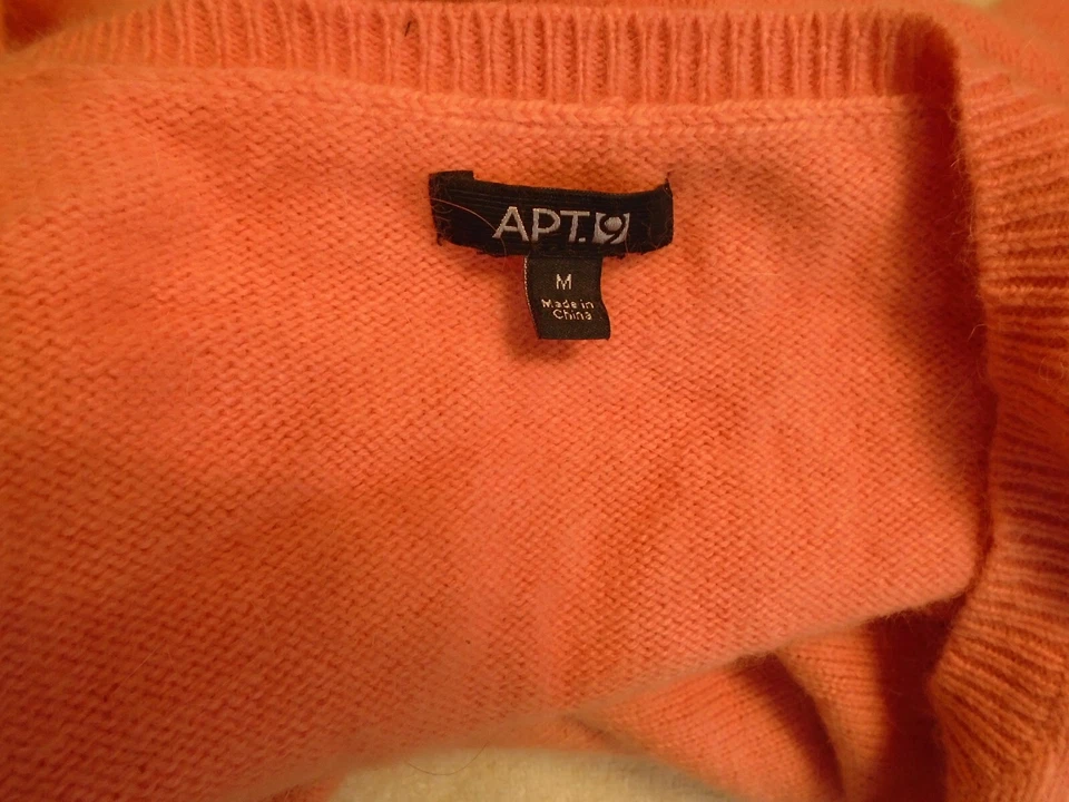 Apt. Cardigã feminino 9 mistura angorá, pêssego com botões de diamante falso, tamanho M - Imagem 3 de 3