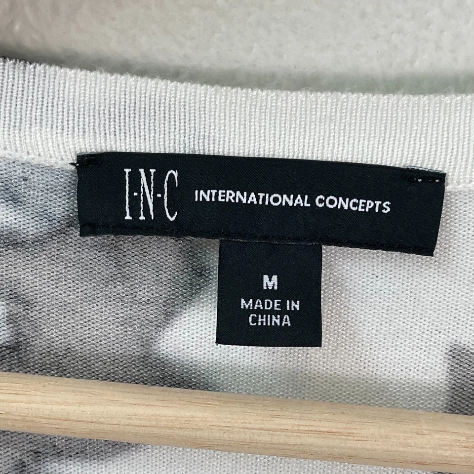 I.N.C. Suéter cárdigan mediano con botones florales International Concepts para mujer Foto 3 de 4