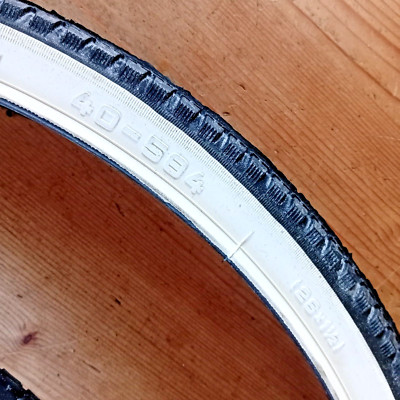 26 x 1 1/2 (40-584) Weißwandreifen x 2 mit Roadster Profil Oldtimer + Mailstar x