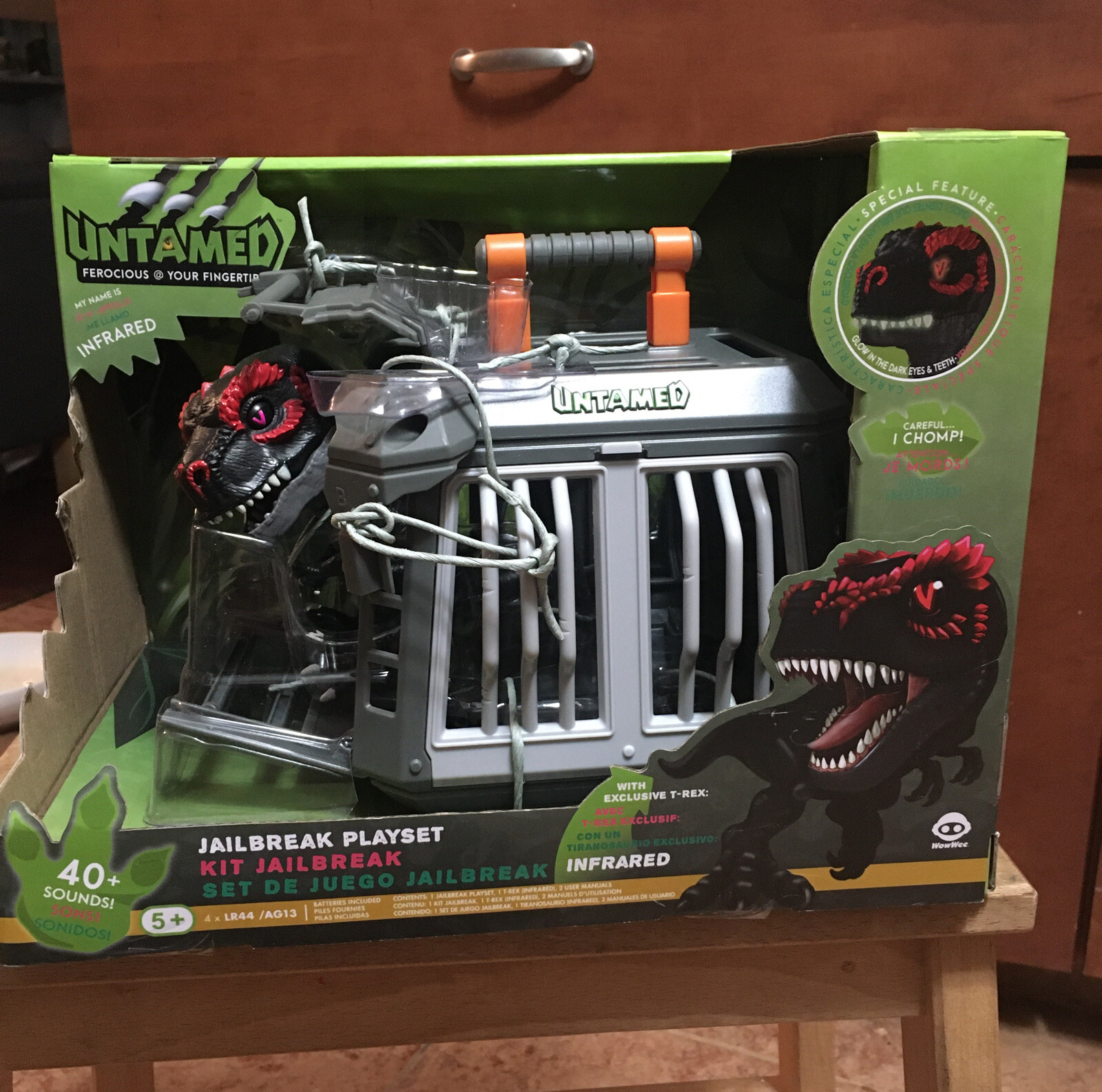 untamed fingerlings dino cage playset