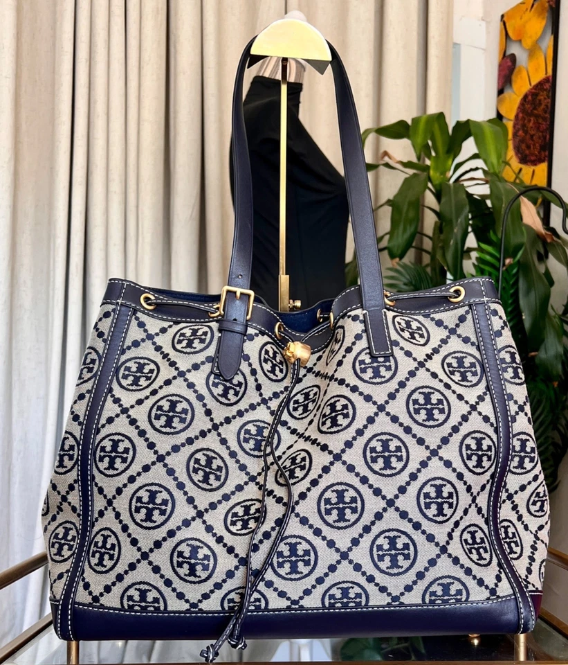 ✺ BOLSO DE HOMBRO AUTÉNTICO TORY BURCH MONOGRAMA AZUL Y CREMA Foto 2 de 4