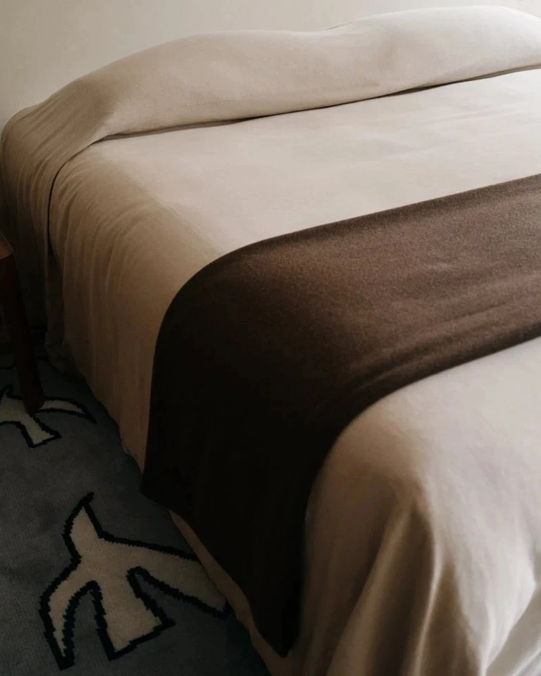 Alfombra Nordic Knots A azul claro - Alfombra acolchada a mano alfombra de lana cualquier tamaño disponible Foto 4 de 4