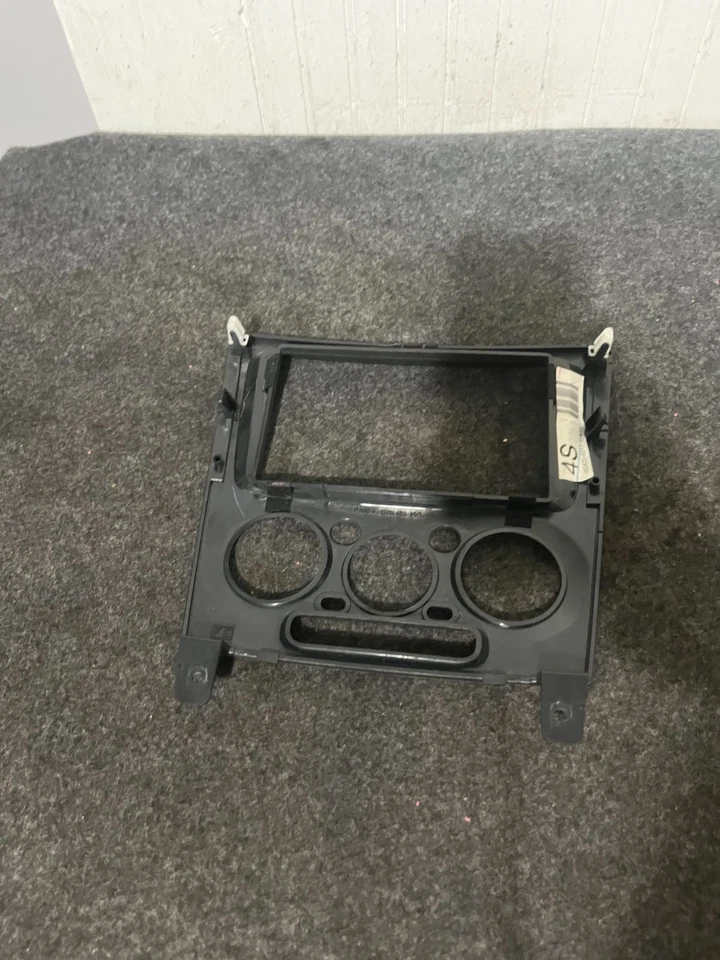 Mazda 626 1996 2,0 L unidad principal cubierta de panel de moldura de metal Foto 2 de 2