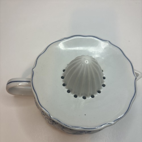 Reproduction Blue Danube Porcelain Juicer (3") - Floral Fortune Symbol - Picture 3 of 7