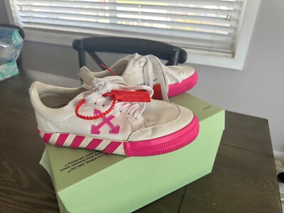 Size 40/8.5 Off-White Vulcanized Low Women Fuchsia, gently worn with box