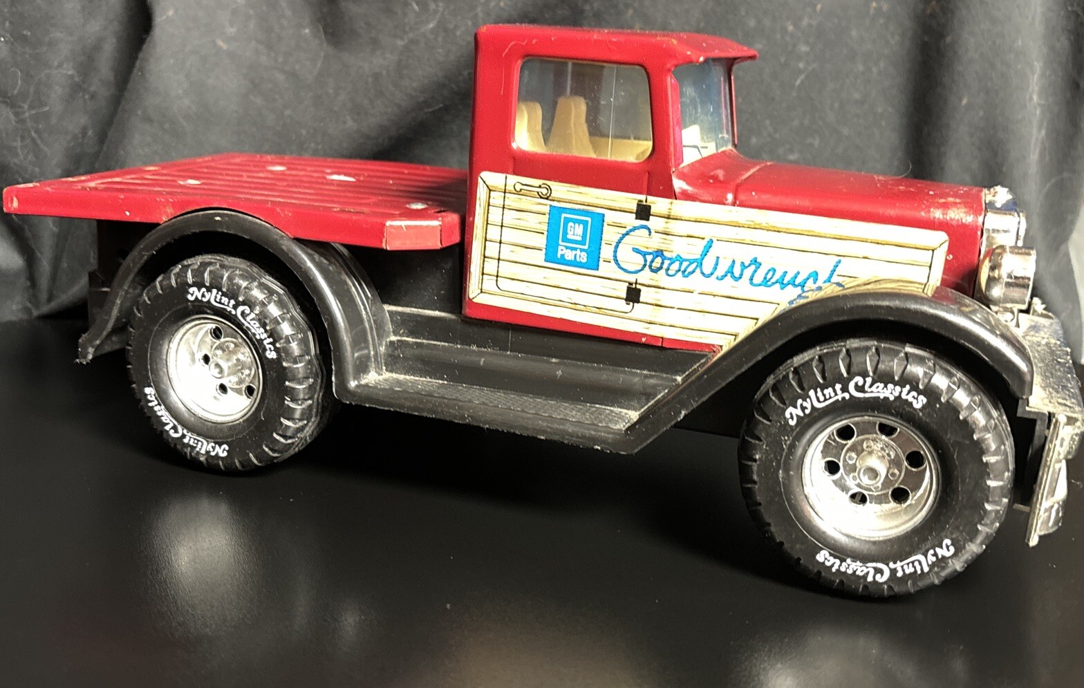 GM Parts Mr. Goodwrench Quality Parts Good Service Metal Diecast Red Truck Flat