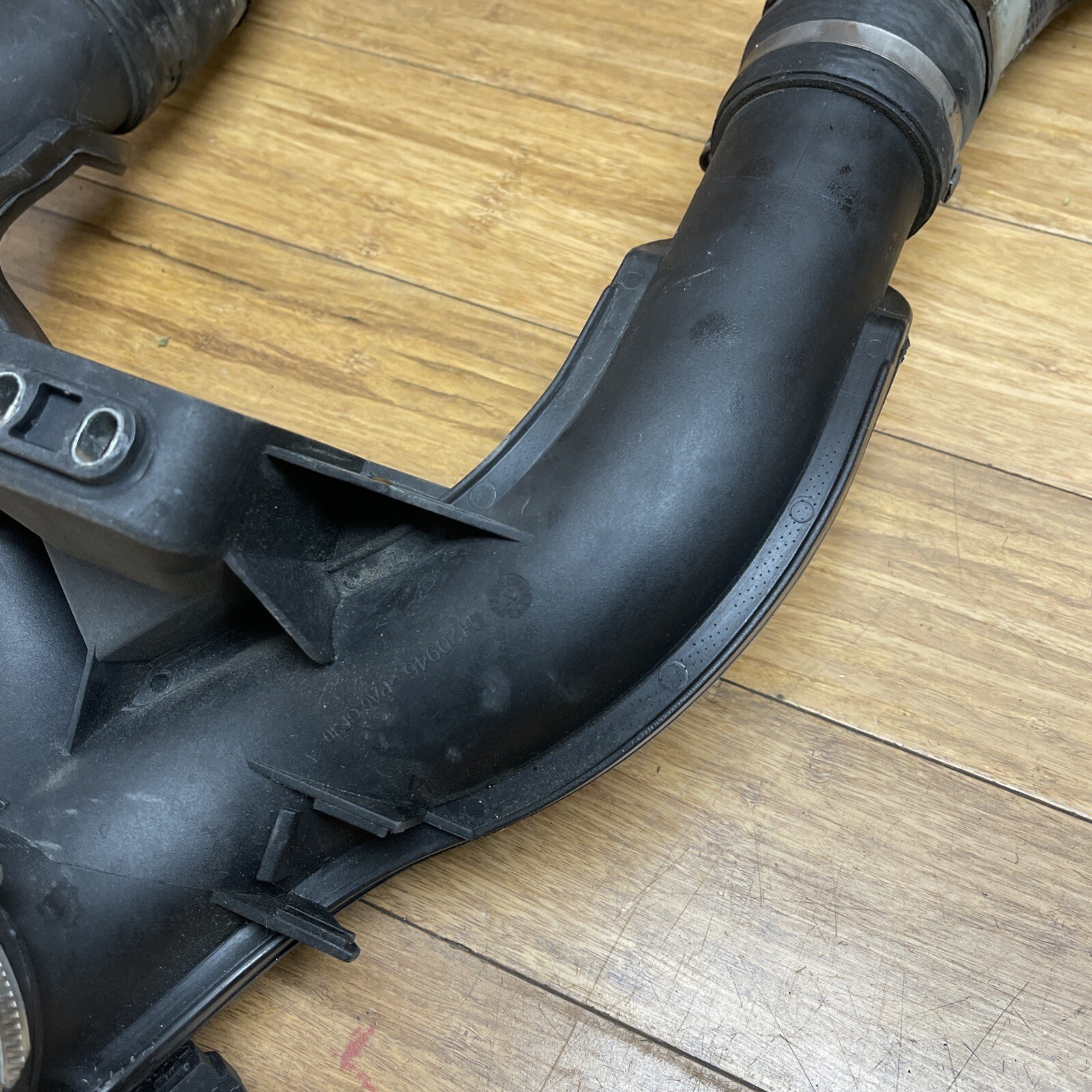 2014-2020 Maserati Levante Ghibli 3.0L Air Inlet Intake Duct Tube OEM