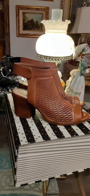 vince camuto lavette leather block heel sandal