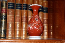 Porzellan Vase  Spechtsbrunn 14cm. Handgemalt gold/rot/weiß /Goldrand DDR