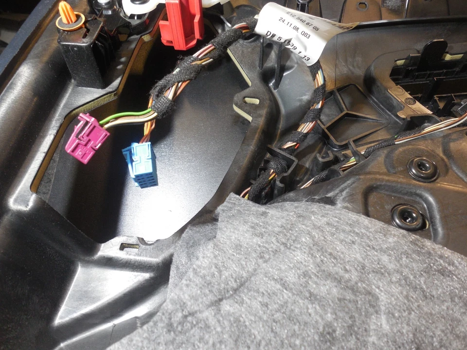 Tapicería de panel de tarjeta de puerta delantera izquierda 2127201770 2010-13 Mercedes Benz W212 E300 E350 Foto 4 de 4