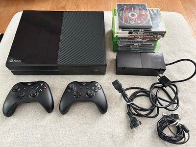 Microsoft Xbox One Konsole (1540) mit zwei original Controllern und 9 Spielen