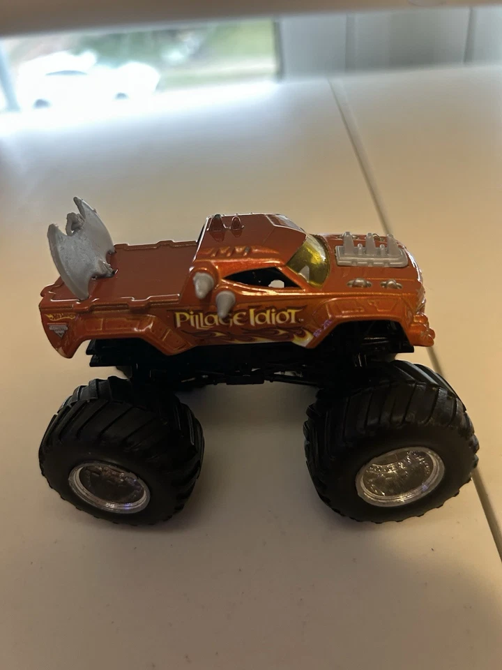 pillage idiot monster truck 1:64 - Image 2 of 4