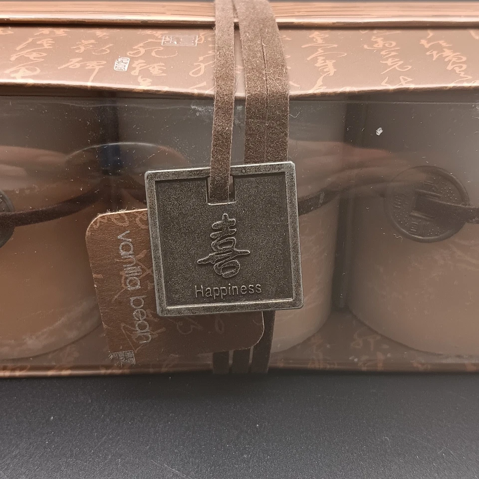 Box of 5 Scented Votive Candles Vanilla Bean Capri Designs w/charms - Imagem 3 de 4