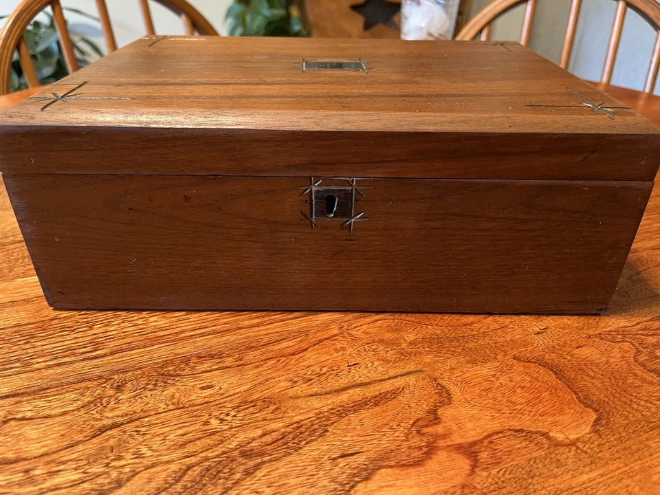 Escritorio portátil antiguo de 1800 Foto 3 de 4