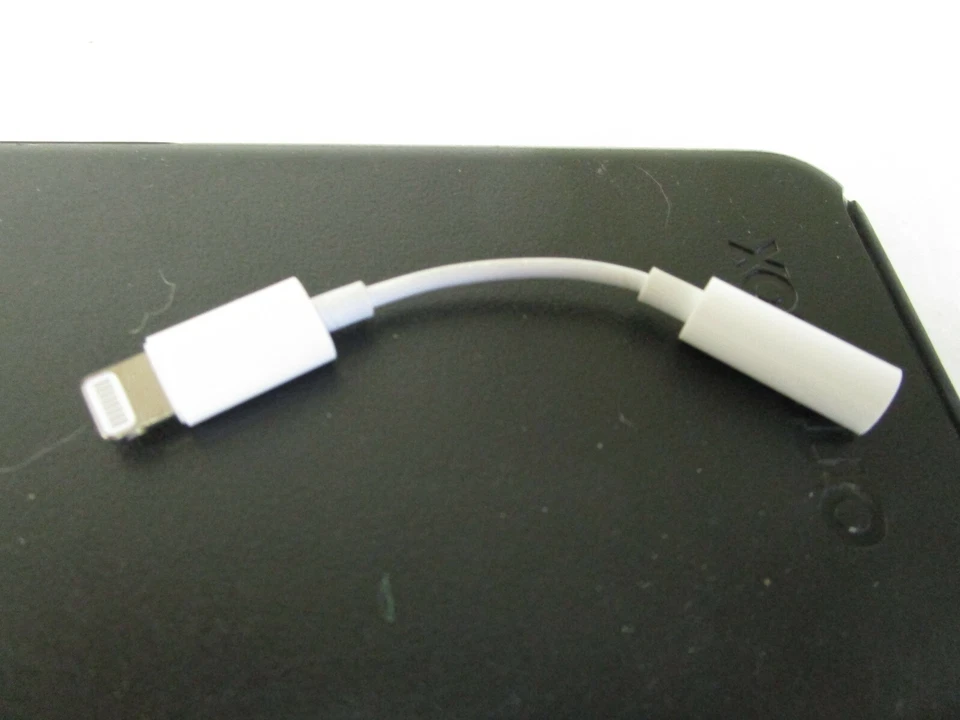 Adaptador de conector para auriculares genuino Apple Lightning a 3,5 mm iPhone 13 12 11 - Suelto Foto 2 de 4