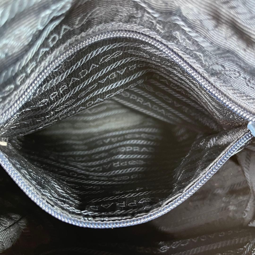 Excellent Condition PRADA Quilted Chain Shoulder Bag Navy thumbnail 10