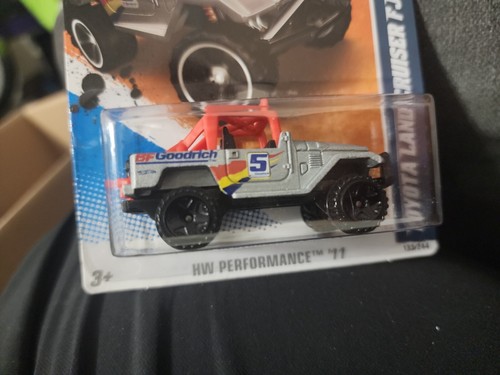 HOT WHEELS 2011 FACTORY SEALED SET HW PERFORMANCE TOYOTA LAND CRUISER FJ40 - Picture 2 of 4