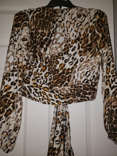 Fashion Nova size XS Women leopard print brown bell sleeve wrap cropped blouse - Picture 4 of 4
