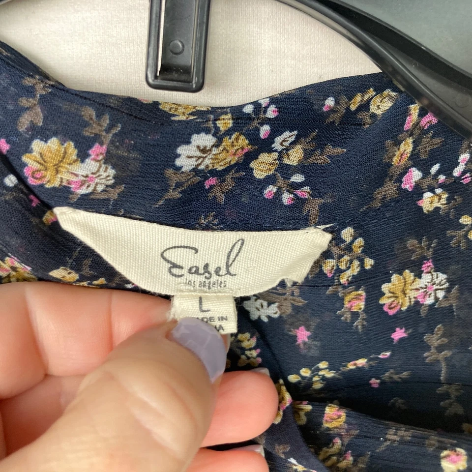 Blusa Cavalete Feminina L Azul Floral Assimétrica Botão Gola Amarrada Semitransparente - Imagem 3 de 4