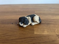 Hunde Figur Schwarz Beige kleiner süßer Hund Figur 7x4cm