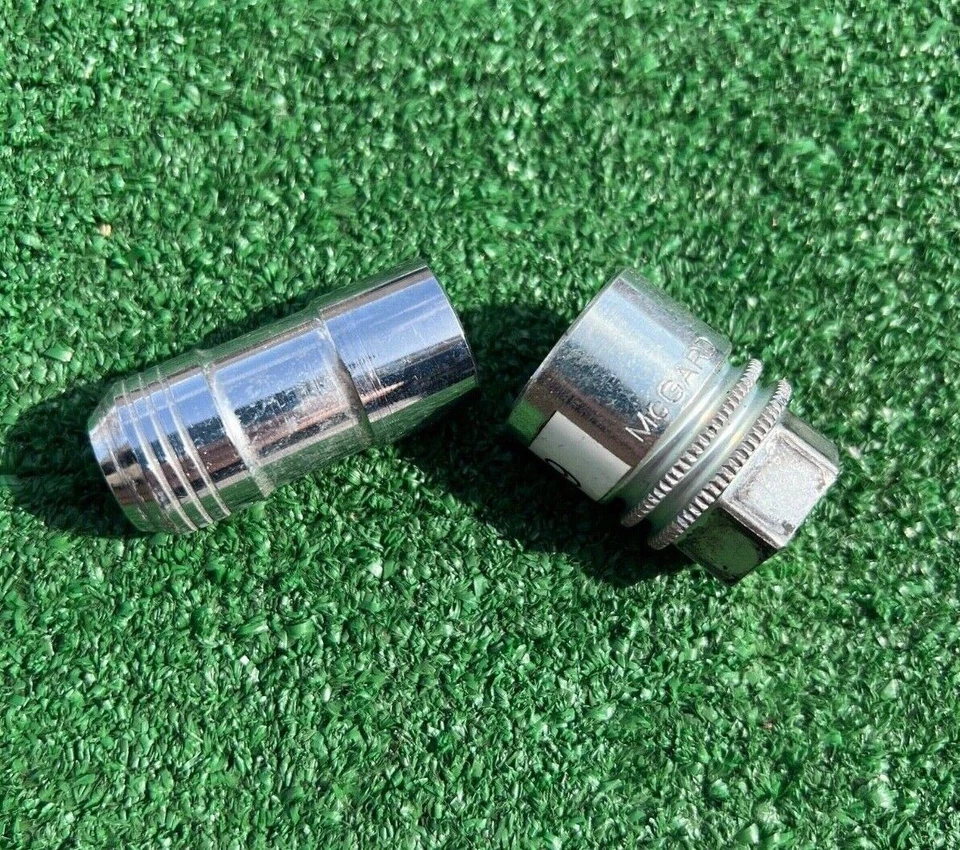 24 Genuine GM OEM Factory Wheel Lugnuts plus Locks Escalade Suburban Tahoe Yukon - Image 3 of 4