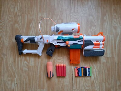 Nerf Modulus Tri-Strike Blaster, vollständig mit 10er Magazin, Rakete und Darts