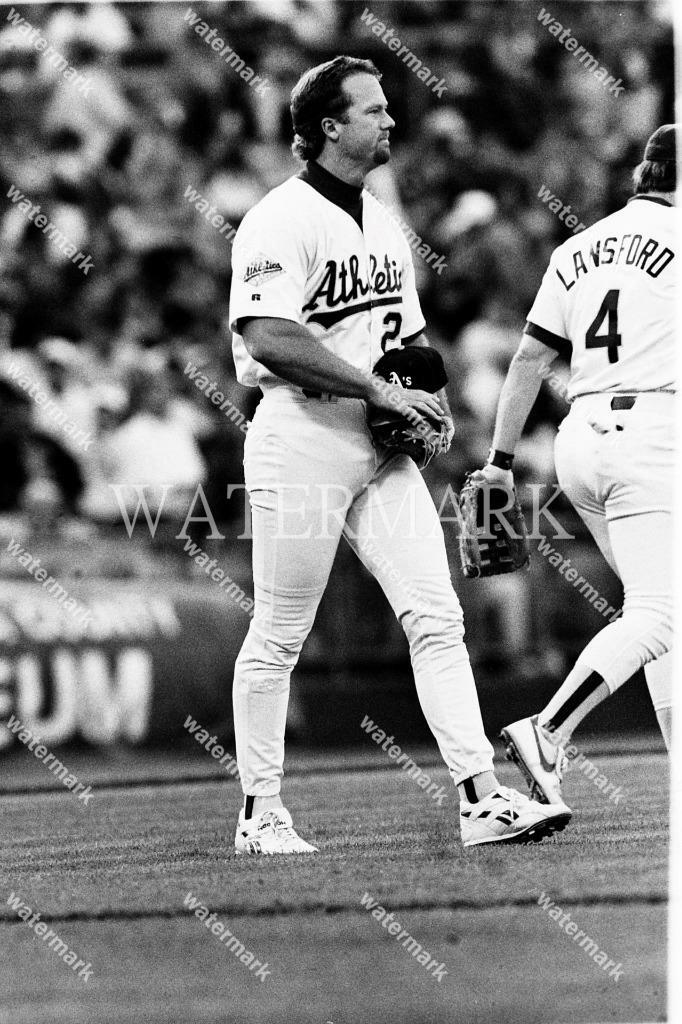 Mark McGwire マグワイヤOakland Athletics EW405 Mark McGwire Oakland Athletics As Baseball 8x10 11x14