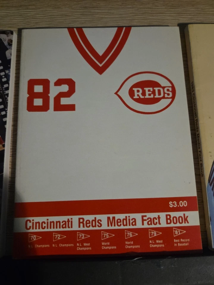 1981~1984 MLB/LOTE DE 4- GUÍAS/LIBROS DE DATOS para medios de Cincinnati Reds Foto 3 de 4