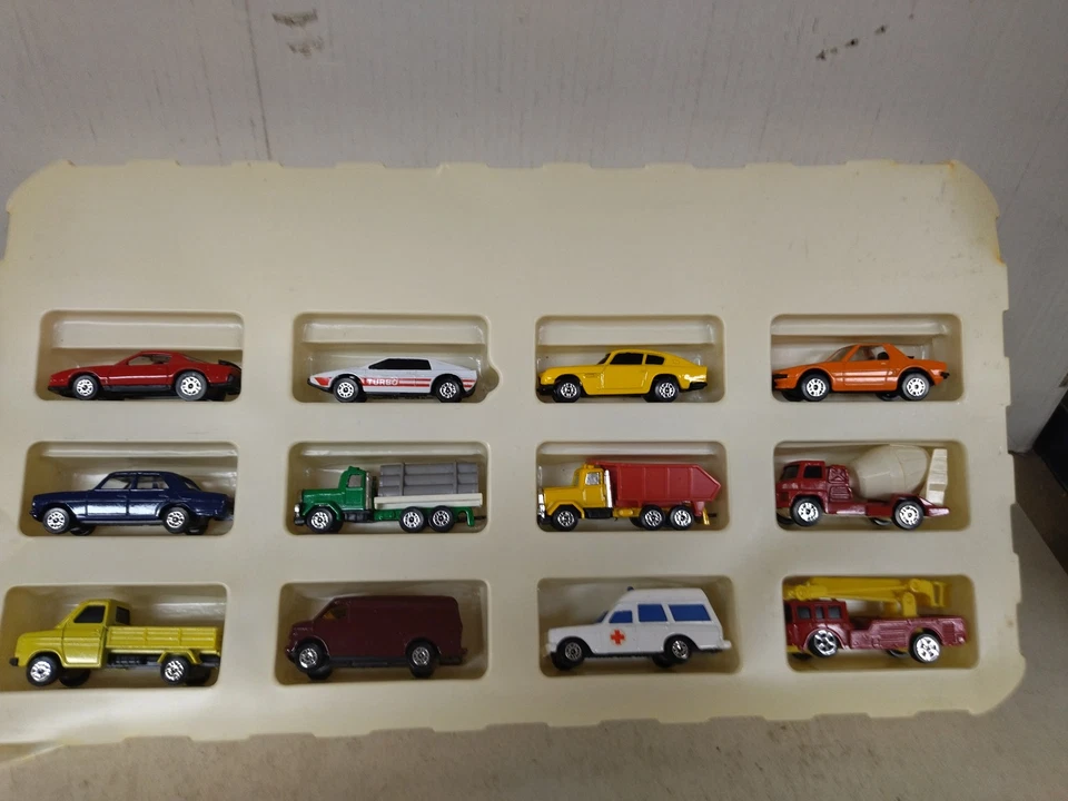 BUMPER 12 PIECE GIFT SET 1:64 CORGI VINTAGE - Imagen 4 de 4