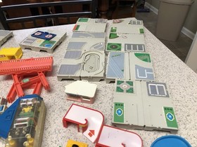 LARGE Lot of 1980s Galoob Micro Machine Buildings & Much More-See Photos & Read