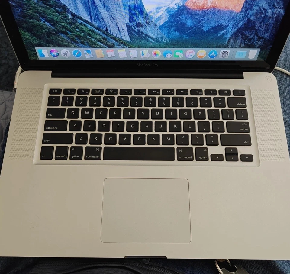 Apple MacBook Pro 15" Mid 2010 Intel i5 2.4GHz 4GB RAM 256GB SSD High Sierra - Image 2 of 4